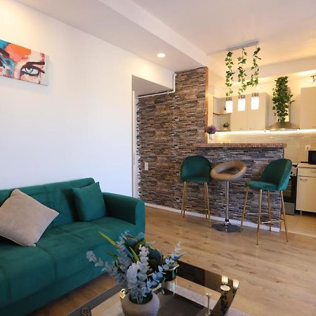 Apartament Beauty Smarald By Cosmopolis Stefanestii de Jos Extérieur photo