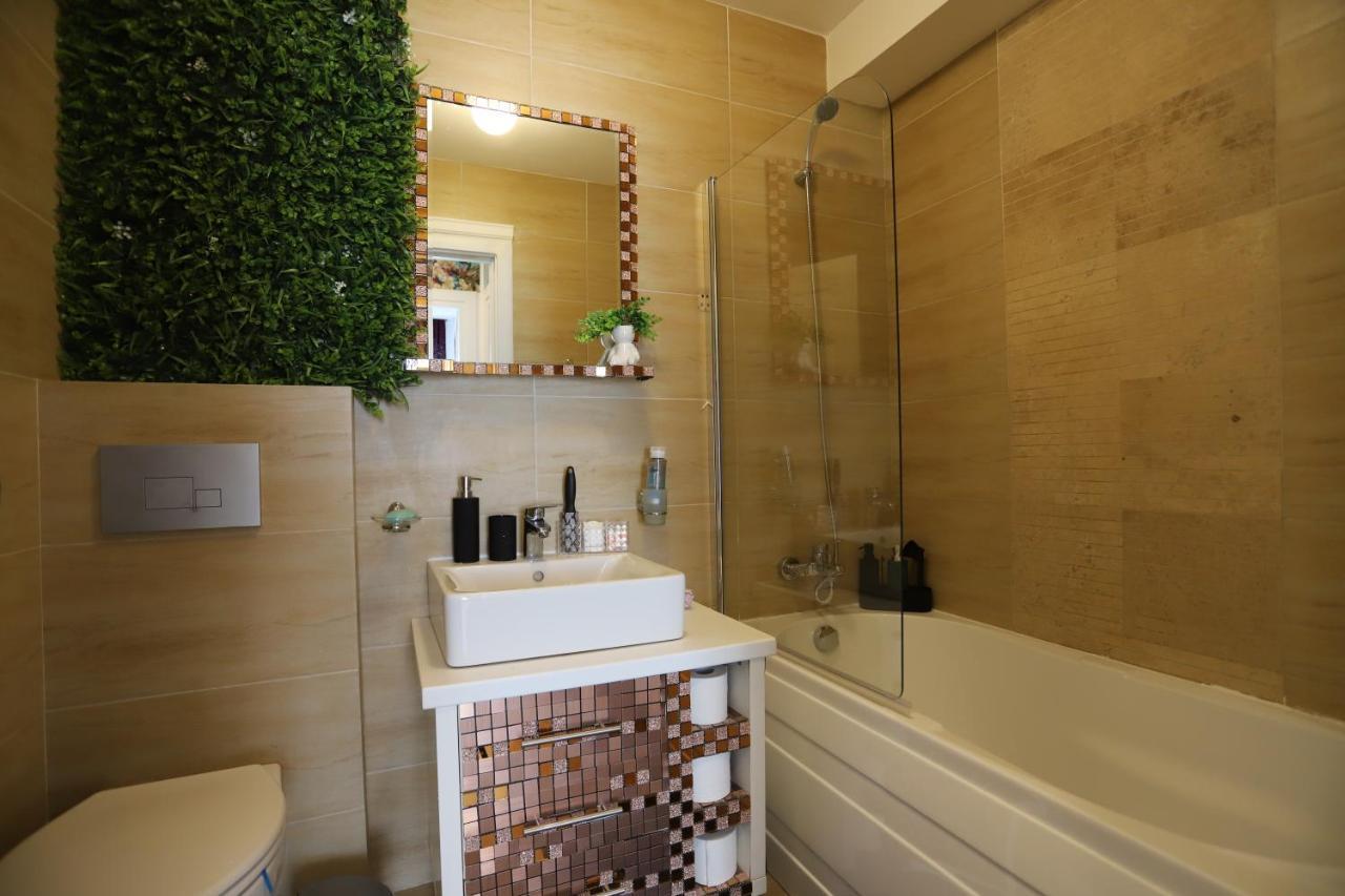 Apartament Beauty Smarald By Cosmopolis Stefanestii de Jos Extérieur photo